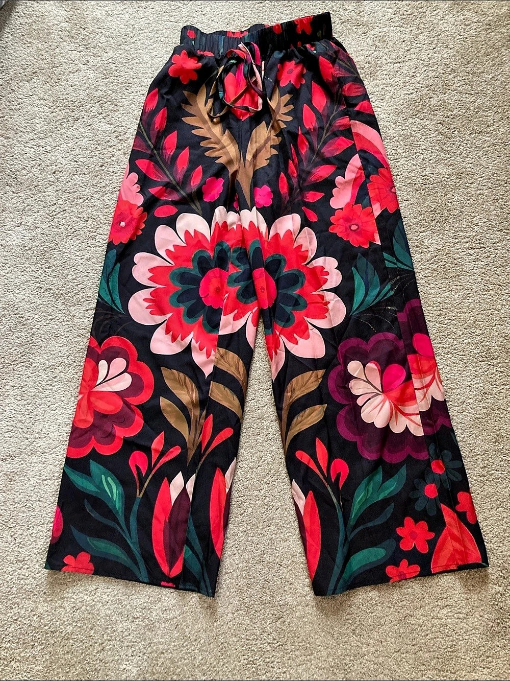 SHEIN Floral Wide Leg Pants in Black & Red Size Medium